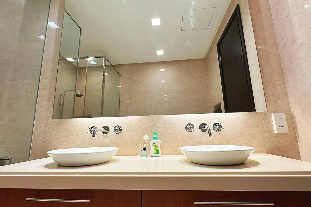 Straits Quay 1 Bedroom Elegant Suite - Infinity Seaview Tanjung Tokong 0*,  Malaysia